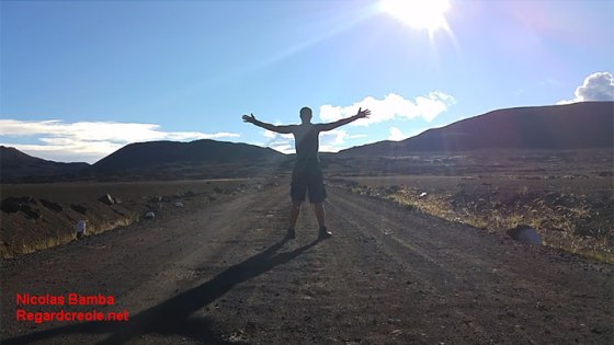 Faire le zouave au milieu d'une route hors du commun constitue un petit plaisir.